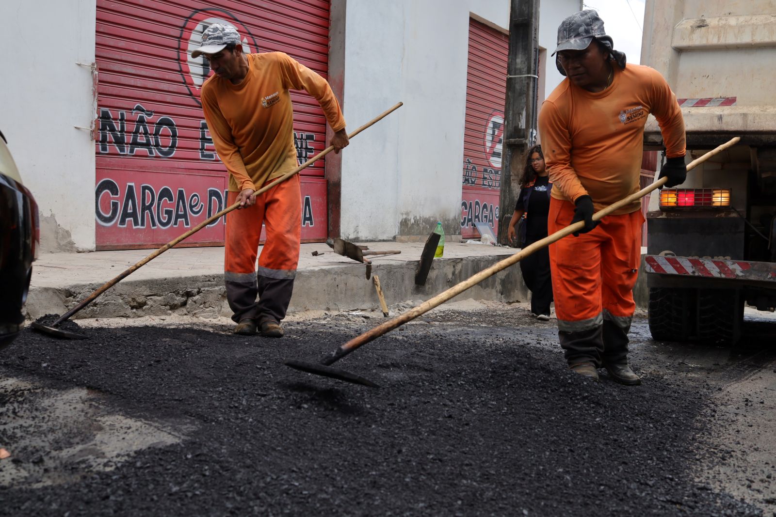Prefeitura-de-Manaus-avanca-com-recuperacao-asfaltica-em-importante-via-do-bairro-Petropolis-2