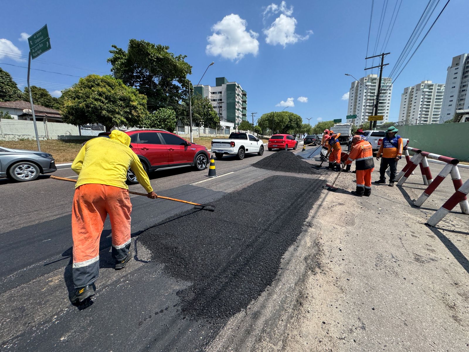 Prefeitura-de-Manaus-reforca-seguranca-e-mobilidade-na-avenida-Sao-Jorge-com-manutencao-asfaltica-4
