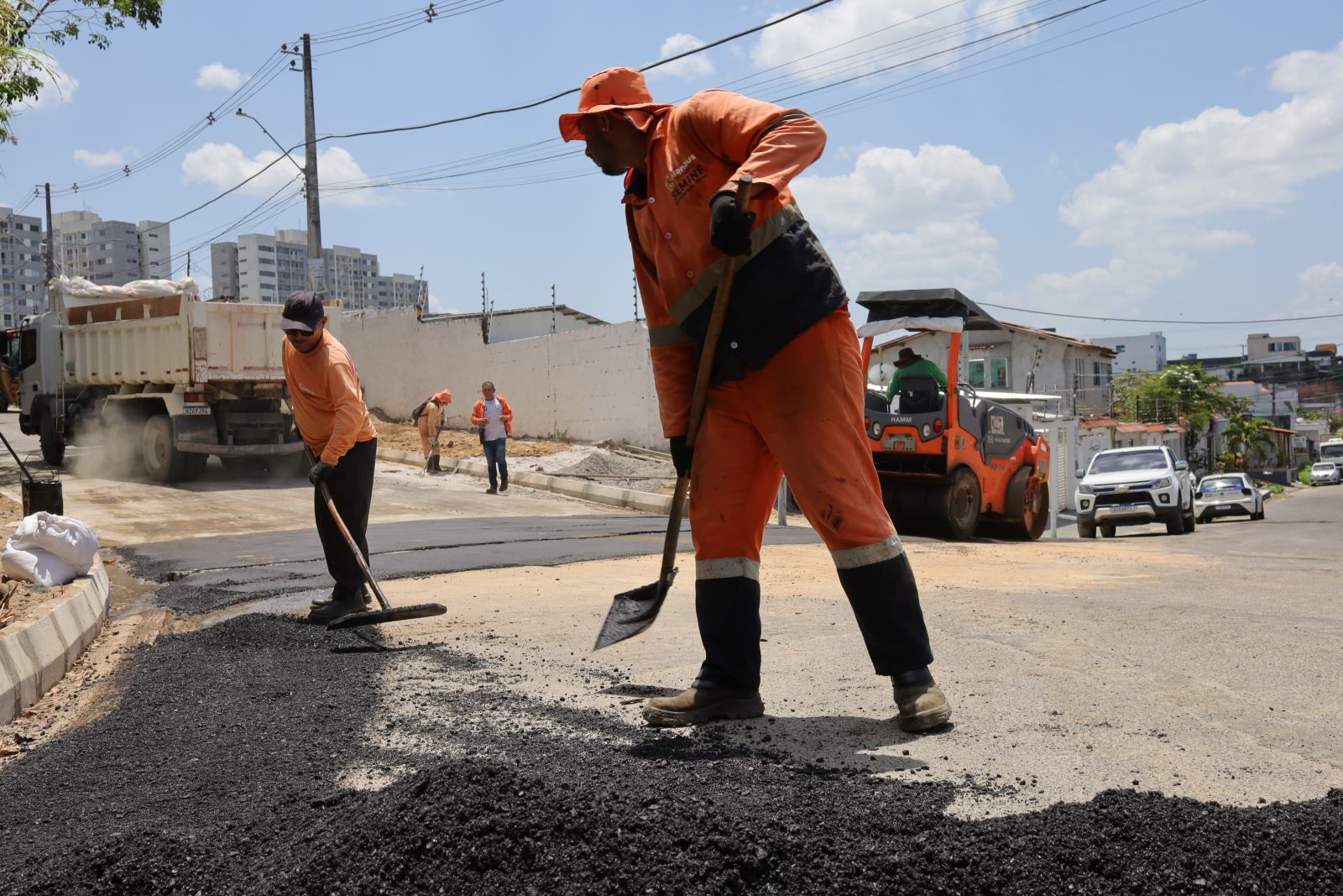 Prefeitura-de-Manaus-transforma-rua-no-bairro-Parque-10-de-Novembro-e-garante-mais-seguranca-e-mobilidade-com-novo-asfalto-2